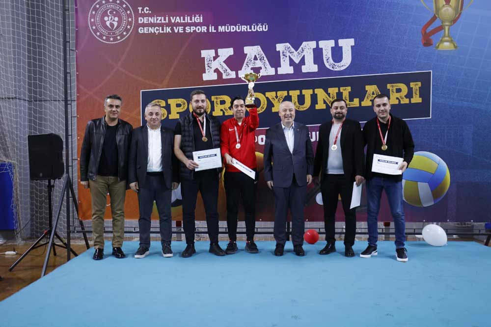 Denizli Kamu Spor Oyunlari Tamamlandi Sampiyonlar Kupalarini Vali Coskundan Aldi2