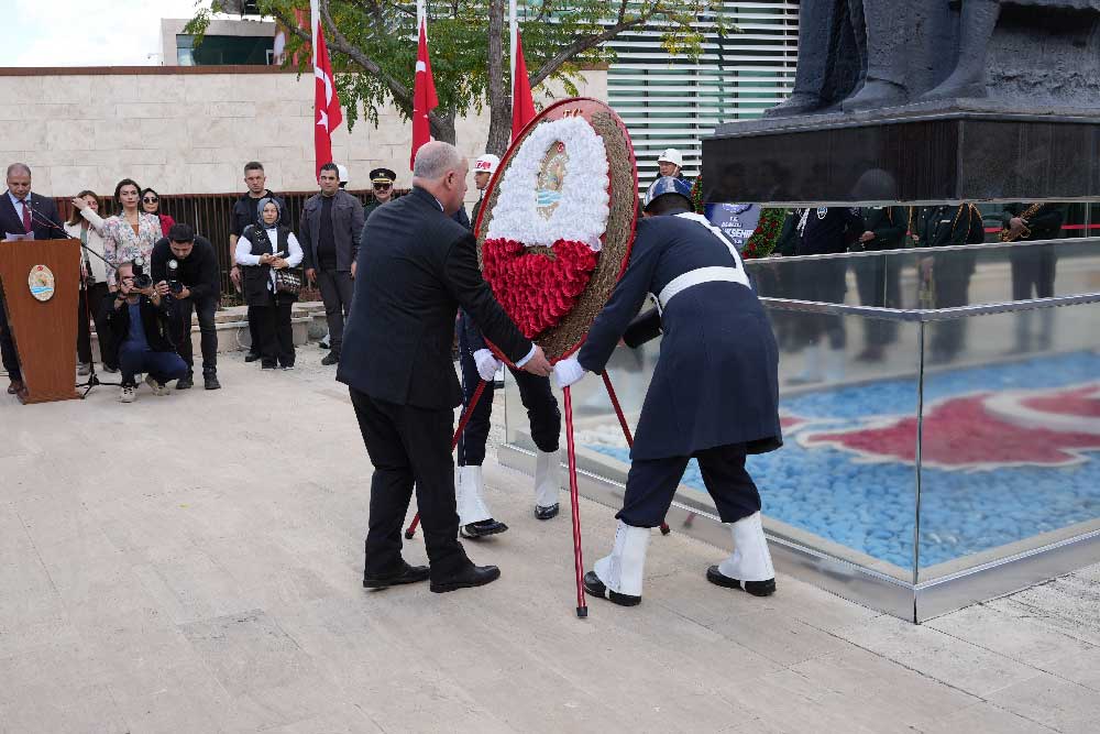 Denizlide Cumhuriyetin 102 Yildonumu Kutlamalari Celenk Sunumuyla Basladi 1