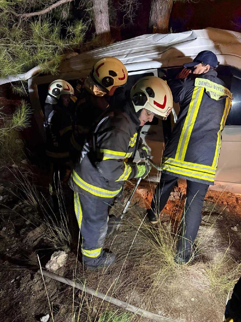 Denizlide Dun Gece Iki Gence Mezar Olan Arac Hurdaya Dondu 2