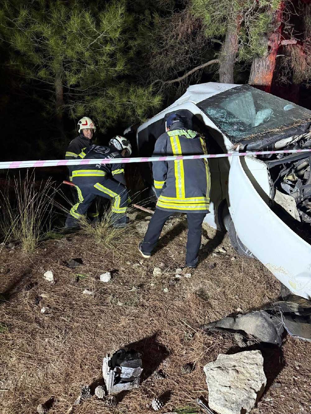 Denizlide Dun Gece Iki Gence Mezar Olan Arac Hurdaya Dondu 4