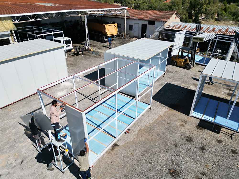 Denizlide Ilce Belediyesi Konteyner Ve Otobus Duraklarini Kendisi Uretiyor 1