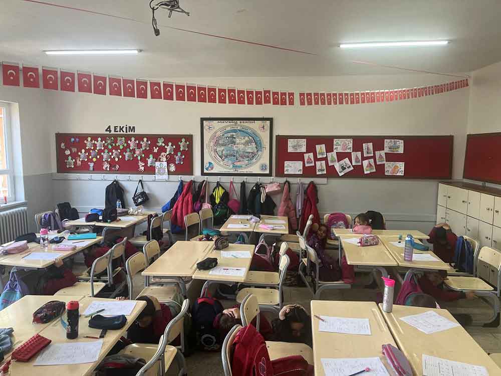 Denizlide Okullarda Es Zamanli Tatbikat Yapildi 1