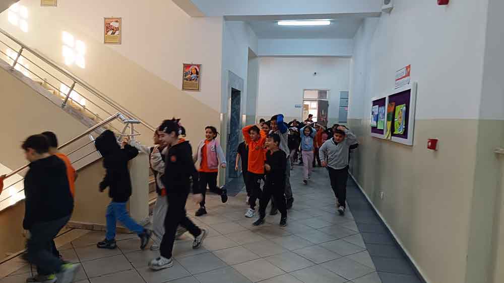 Denizlide Okullarda Es Zamanli Tatbikat Yapildi 3