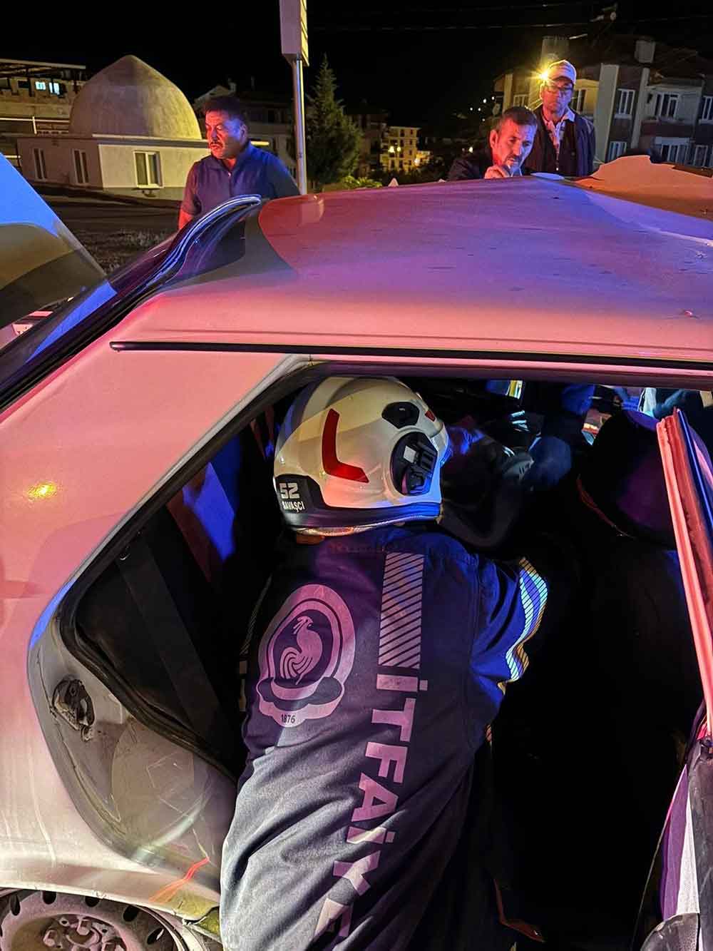 Denizlide Otomobil Ile Kamyonet Carpisti Kazada 1 Kisi Hayatini Kaybetti 3