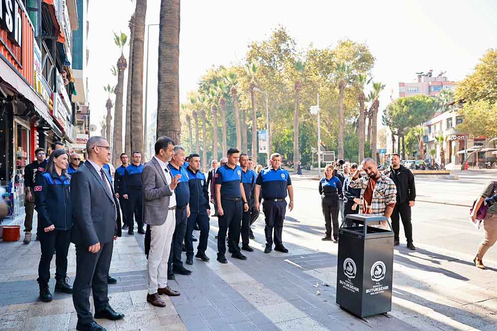 Denizlide Sokaklara Izmarit Ve Cop Atanlara Cezai Islem Uygulanacak