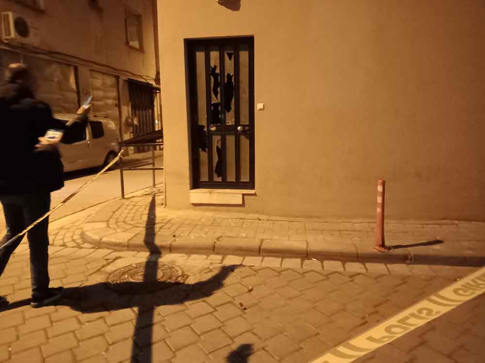 Denizlide Spor Salonuna Silahli Saldiri 1