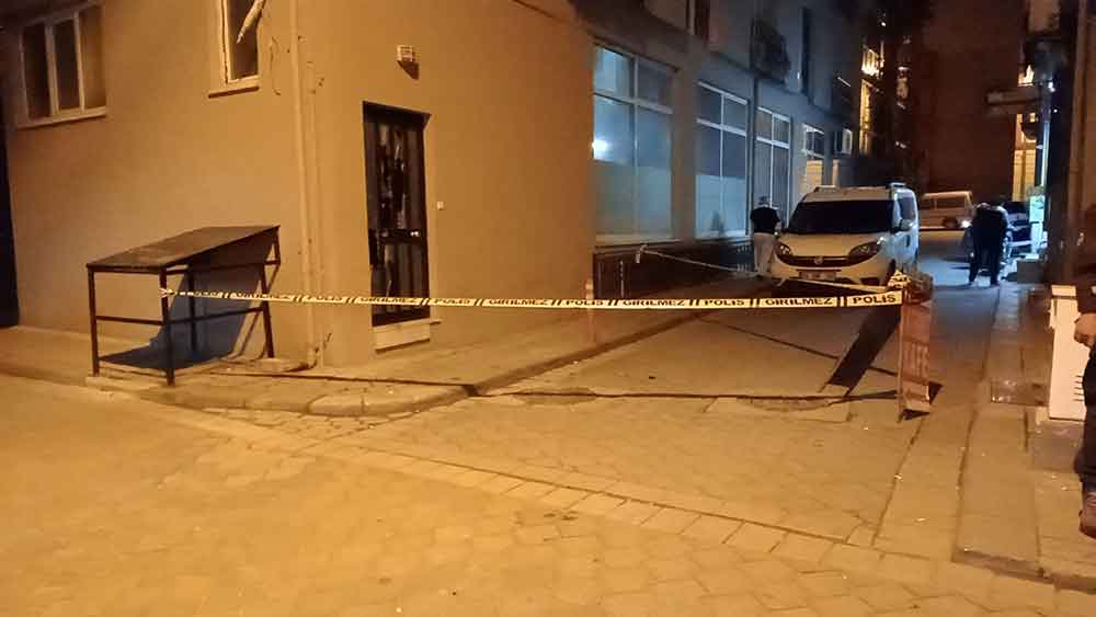 Denizlide Spor Salonuna Silahli Saldiri 4