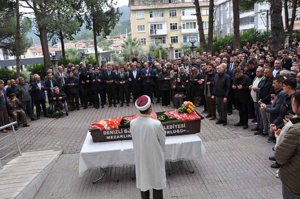 Dugun Konvoyundaki Kazada Hayatini Kaybeden Genc Son Yolculuguna Ugurlandi 2