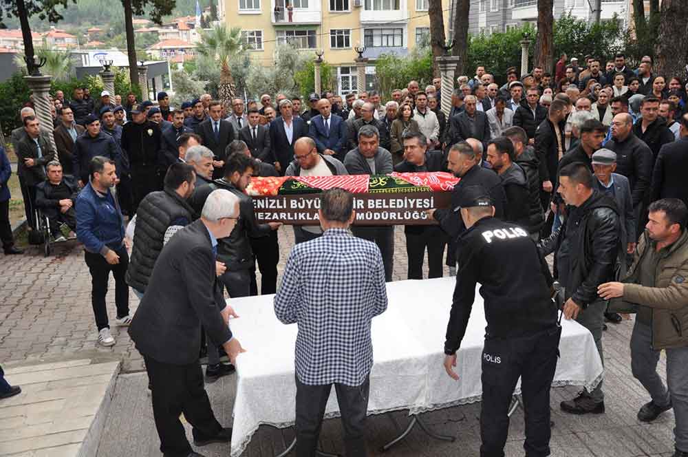 Dugun Konvoyundaki Kazada Hayatini Kaybeden Genc Son Yolculuguna Ugurlandi 3