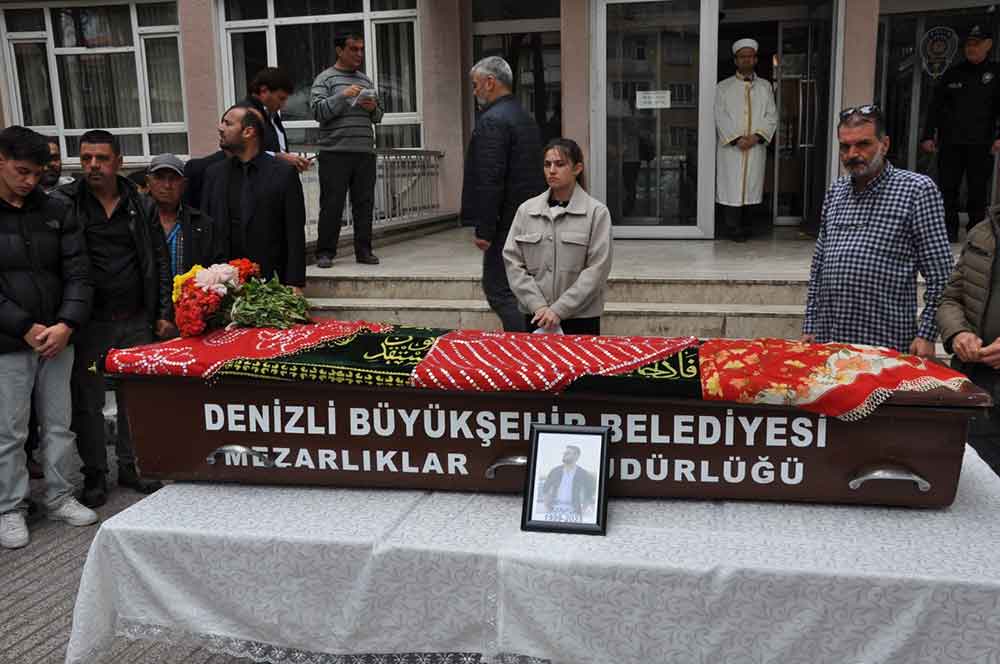 Dugun Konvoyundaki Kazada Hayatini Kaybeden Genc Son Yolculuguna Ugurlandi
