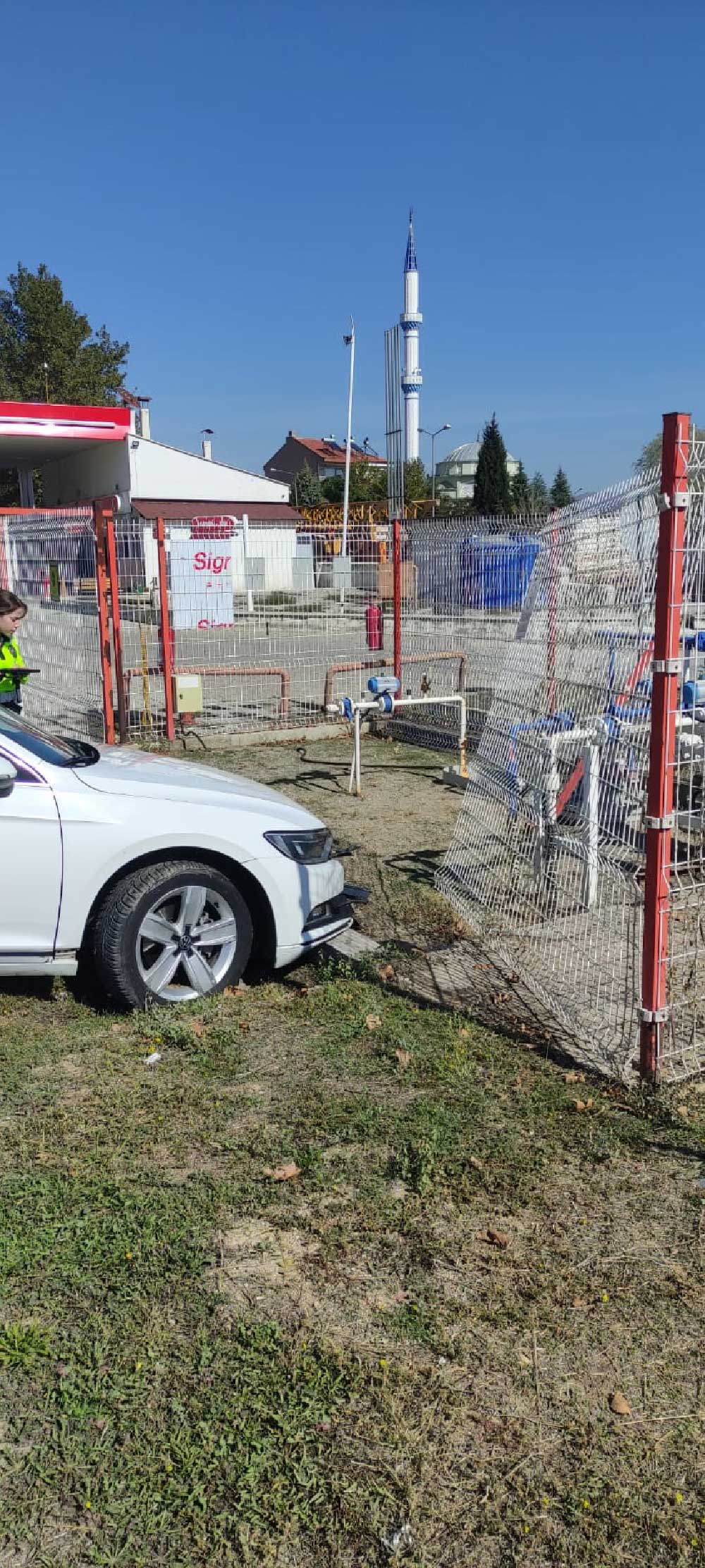 Duvara Carpan Ehliyetsiz Surucunun Planini Guvenlik Kamerasi Bozdu 1