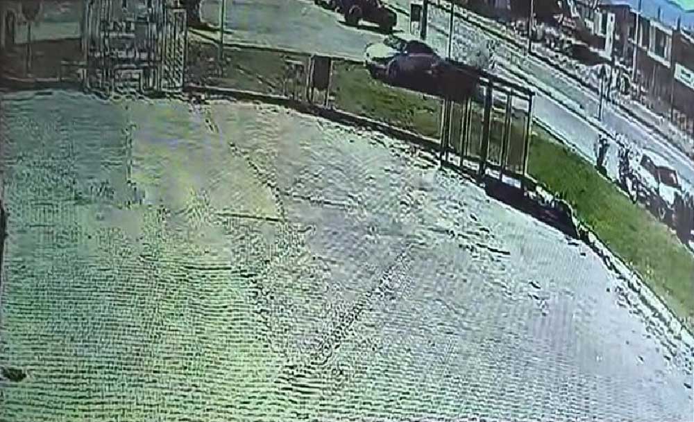 Duvara Carpan Ehliyetsiz Surucunun Planini Guvenlik Kamerasi Bozdu 4