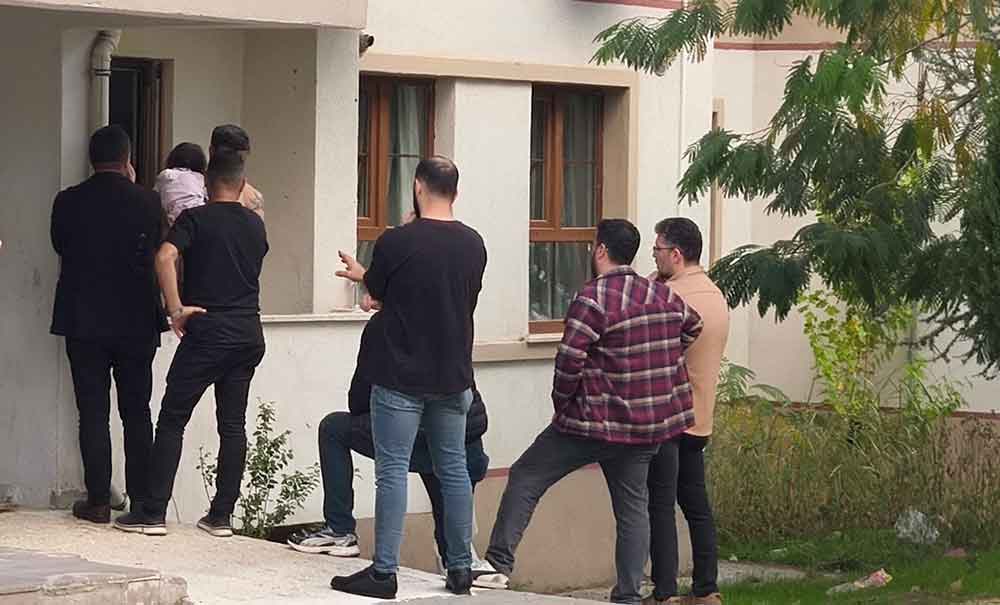 Esi Ve Kizini Yaralayip Rehin Alan Adam 6 Saat Sonra Kacmaya Calisirken Yakalandi 4