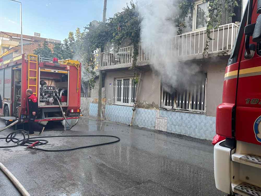 Giris Katinda Baslayan Yangin Evi Kule Cevirdi 1