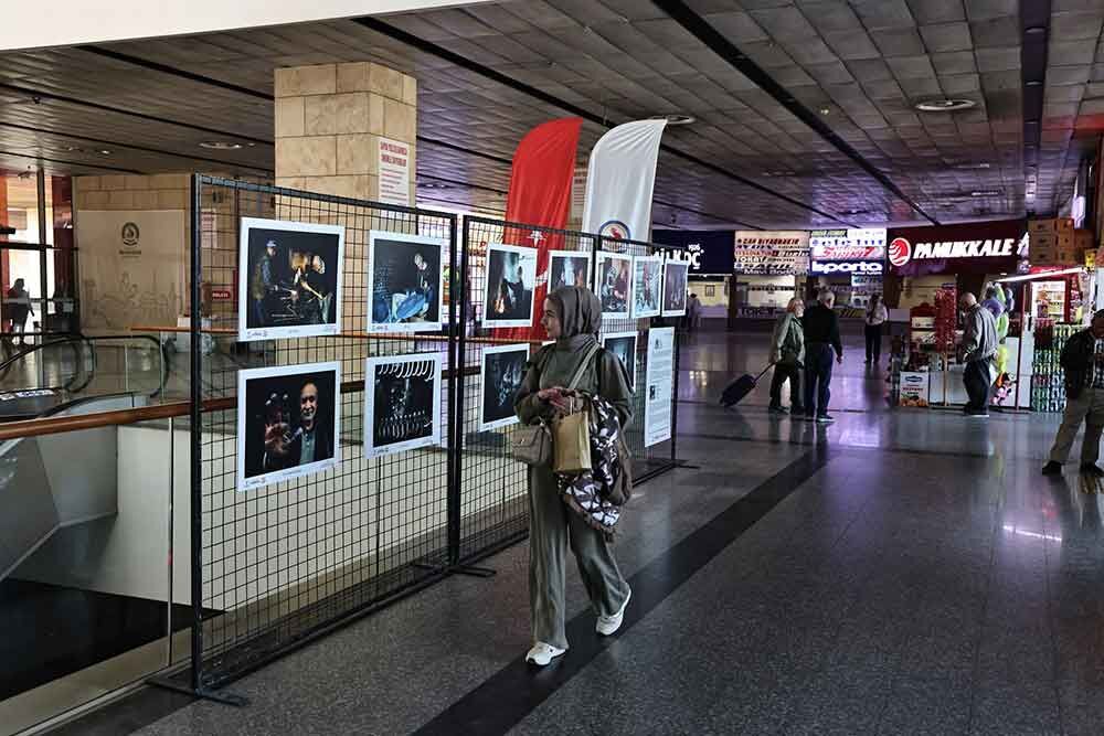 Kaleici Carsisinda Emek Ve Alin Teri Sergisi Simdi Otobus Terminalinde
