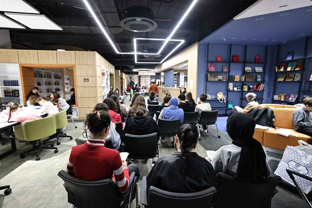 Kitap Tutkunlari Cumhuriyetin 102 Yilinda Bir Araya Geldi 1