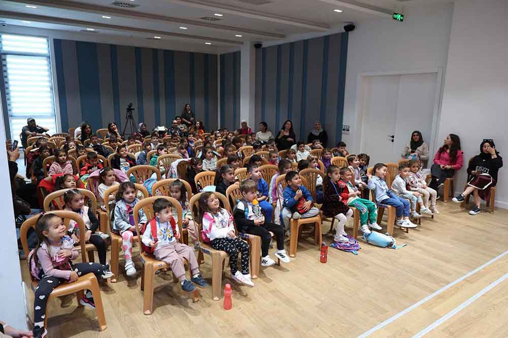 Merkezefendi Belediyesi Kent Tiyatrosu Miniklerin Yuzunu Guldurdu 1