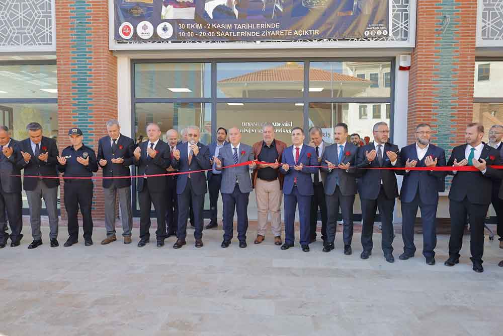 Mukaddes Emanetler Sergisi Dort Gun Boyunca Denizlililerin Ziyaretine Sunulacak 1