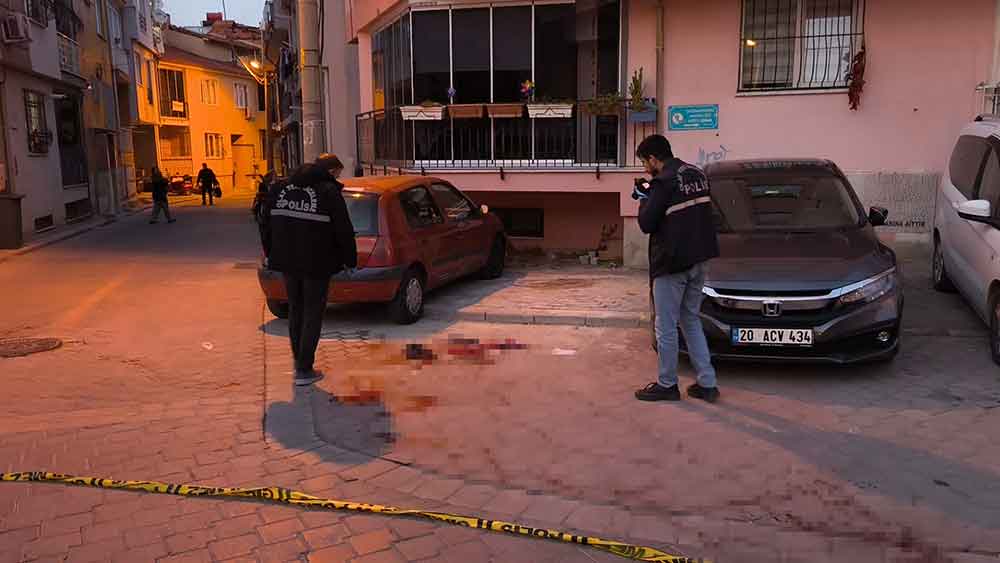 Tartistigi Agabeyini Sokak Ortasinda Bicaklayip Evine Dondu 3