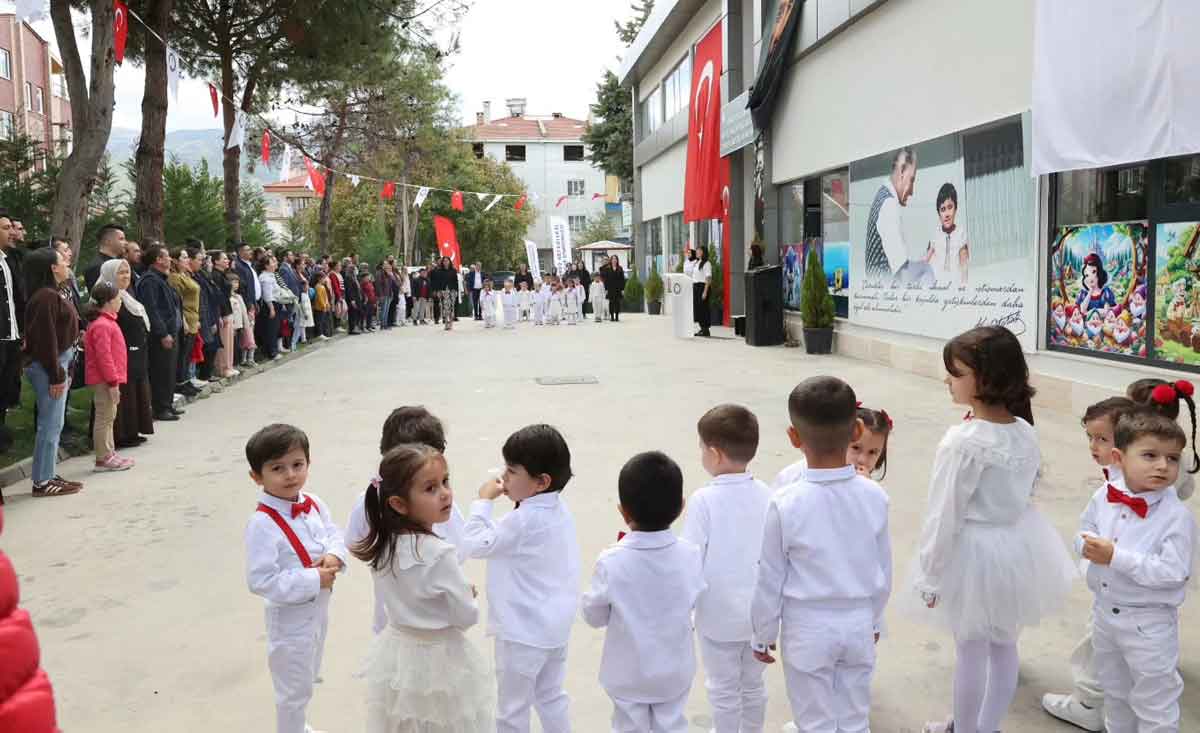Tavas Belediyesinden Anlamli Cumhuriyet Bayrami Kutlamasi 1