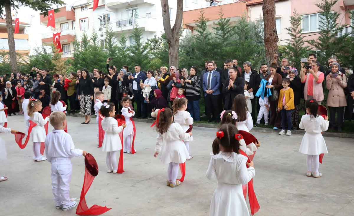 Tavas Belediyesinden Anlamli Cumhuriyet Bayrami Kutlamasi 3