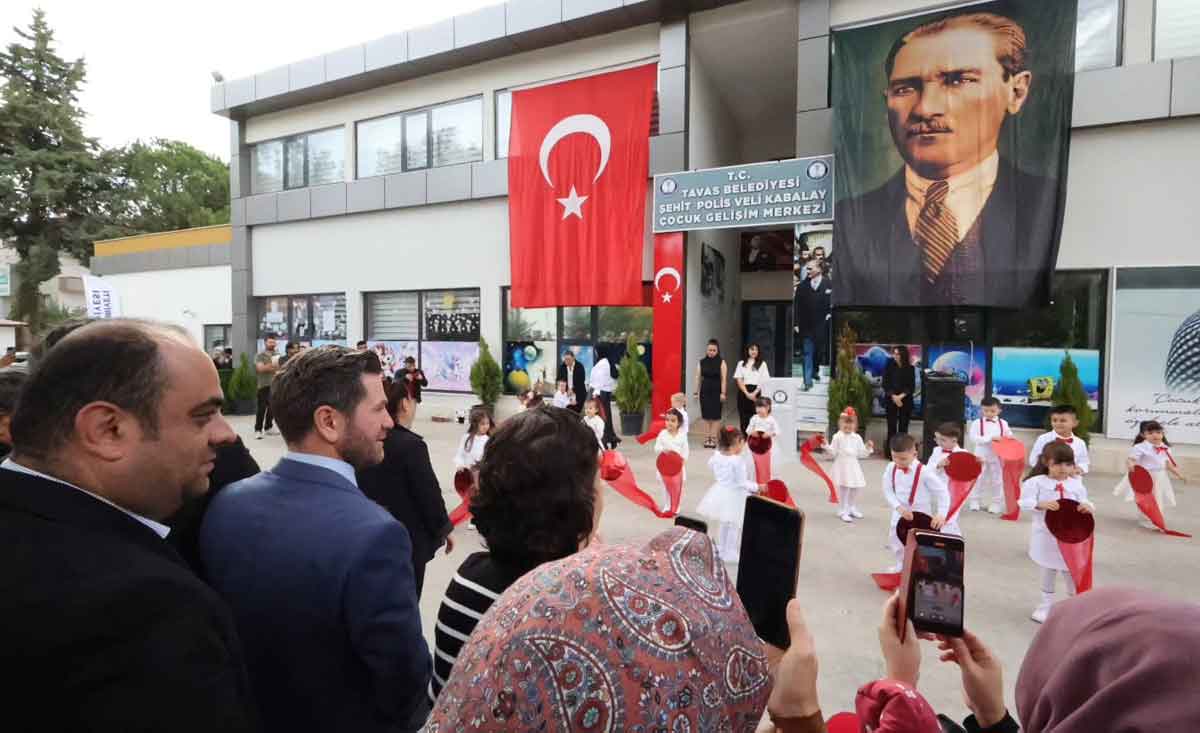 Tavas Belediyesinden Anlamli Cumhuriyet Bayrami Kutlamasi 5