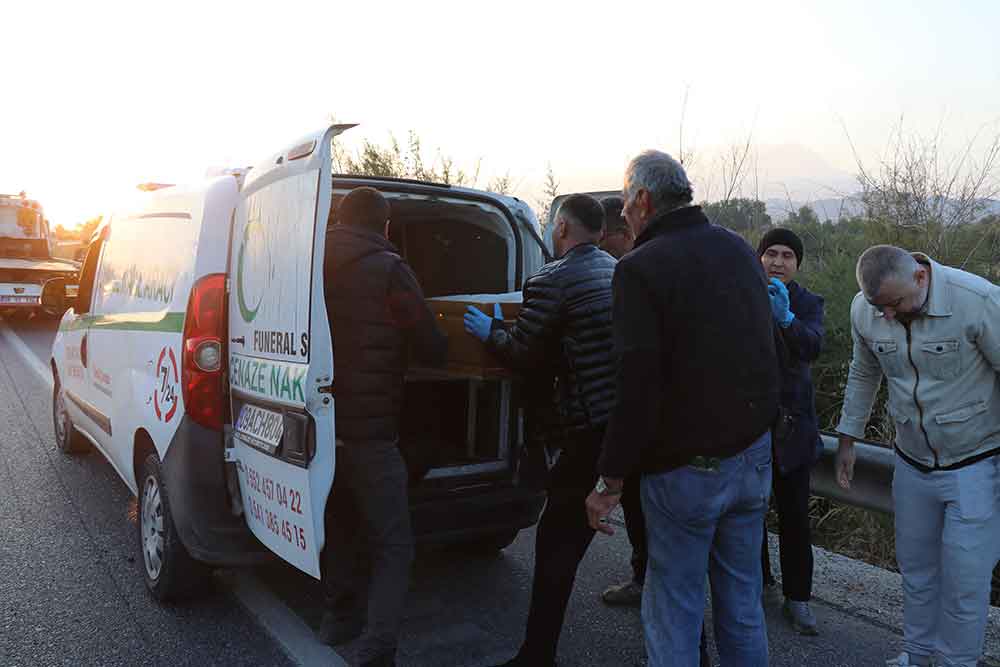Zincir Market Kamyonu Emniyet Seridinde Bekleyen Isci Servisine Carpti 1 Olu 3