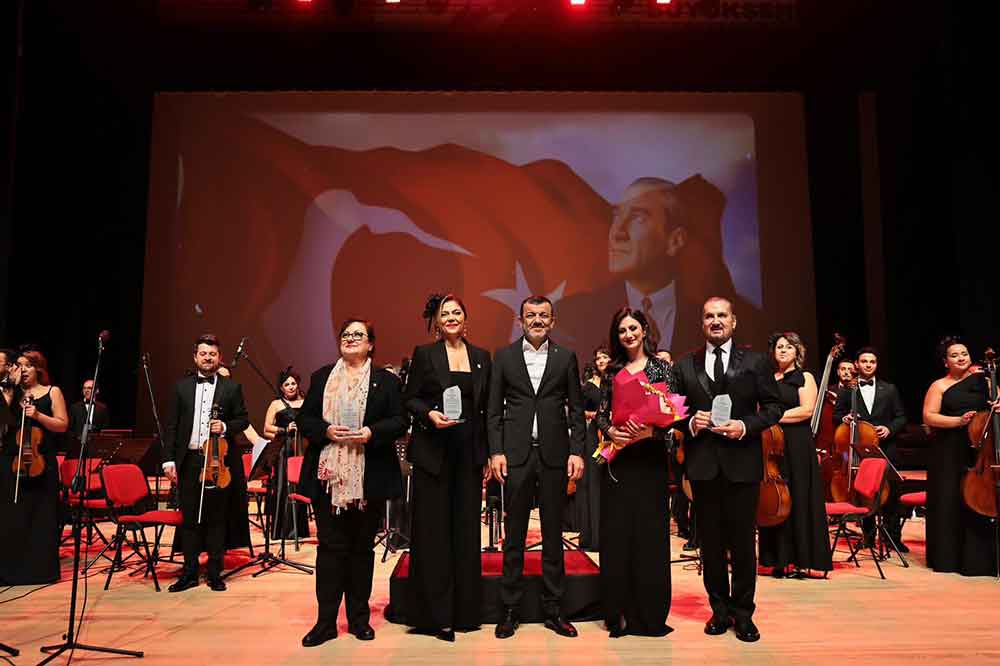 Ataya Saygi Konseri Buyuledi 1