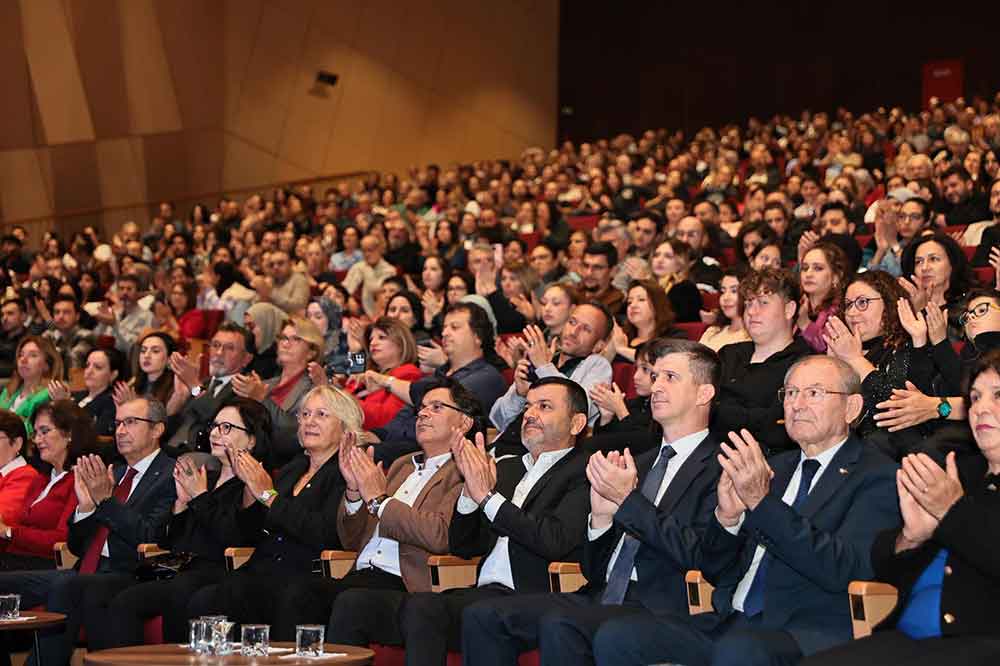 Ataya Saygi Konseri Buyuledi