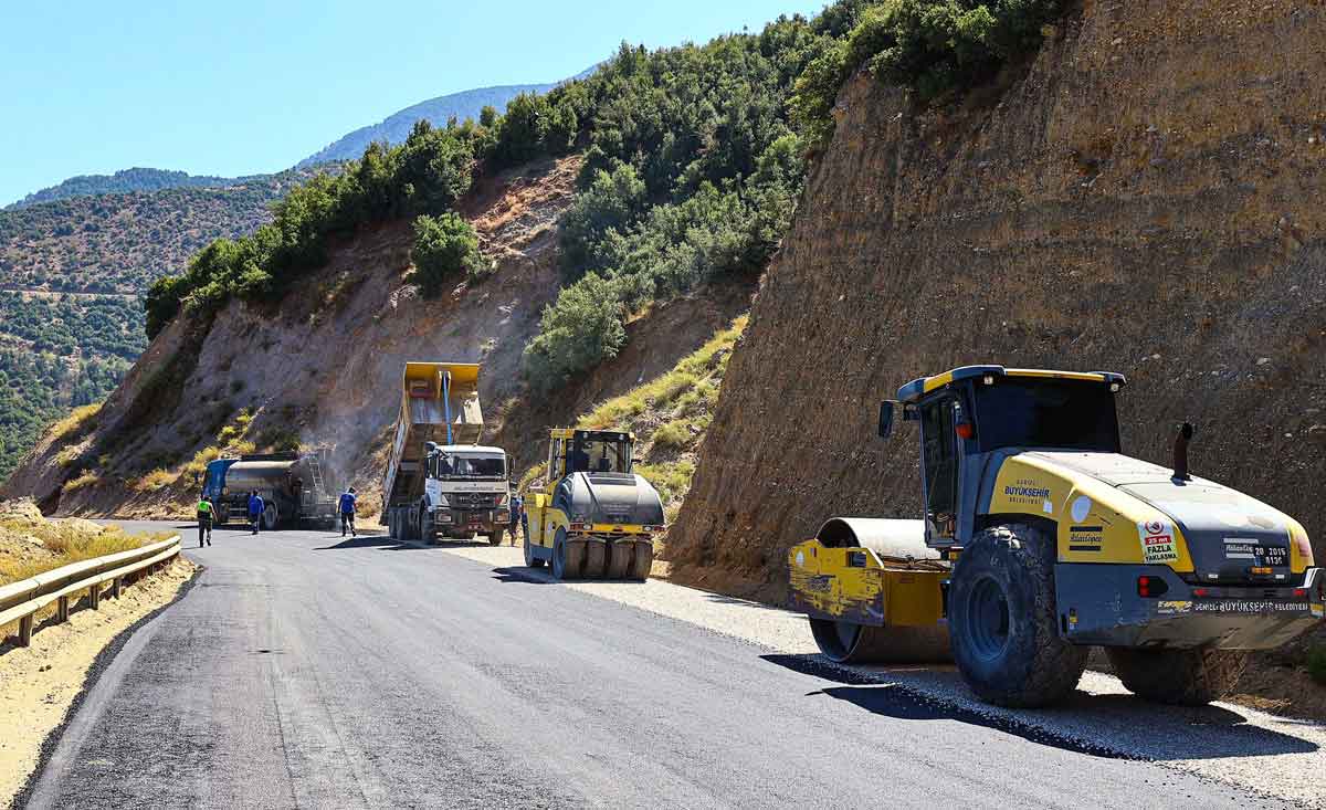 Buyuksehirden Denizlinin Dort Bir Yanina Asfalt Seferberligi