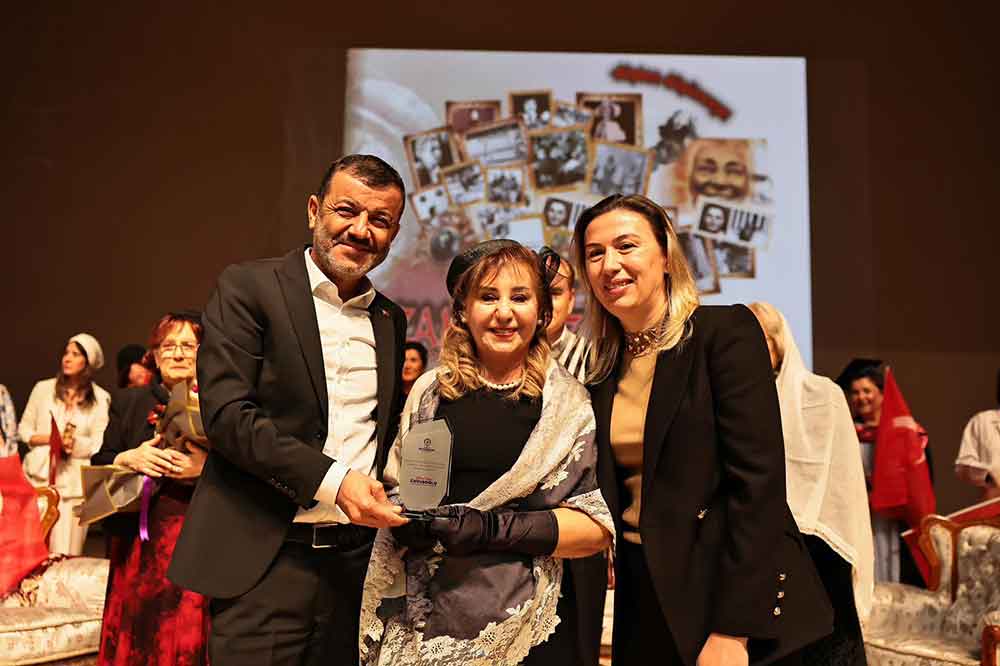 Cumhuriyetin Iz Birakan Kadin Kahramanlarinin Ilham Dolu Hikayeleri Sahneye Tasindi 2