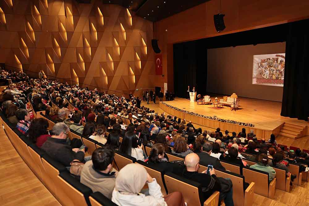 Cumhuriyetin Iz Birakan Kadin Kahramanlarinin Ilham Dolu Hikayeleri Sahneye Tasindi