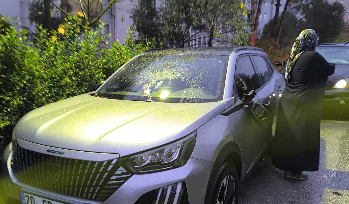 Denizli Avukat Umutkent Arabalara Zarar Verdi