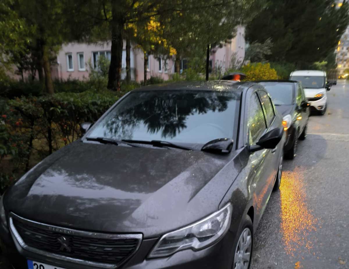 Denizli Avukat Umutkent Arabalara Zarar Verdi1