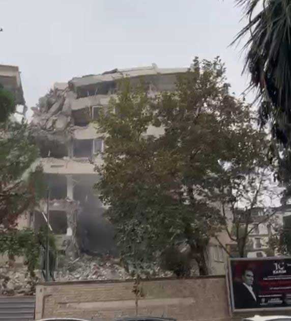 Denizli Eski Milli Egitim Binasi Yikildi1