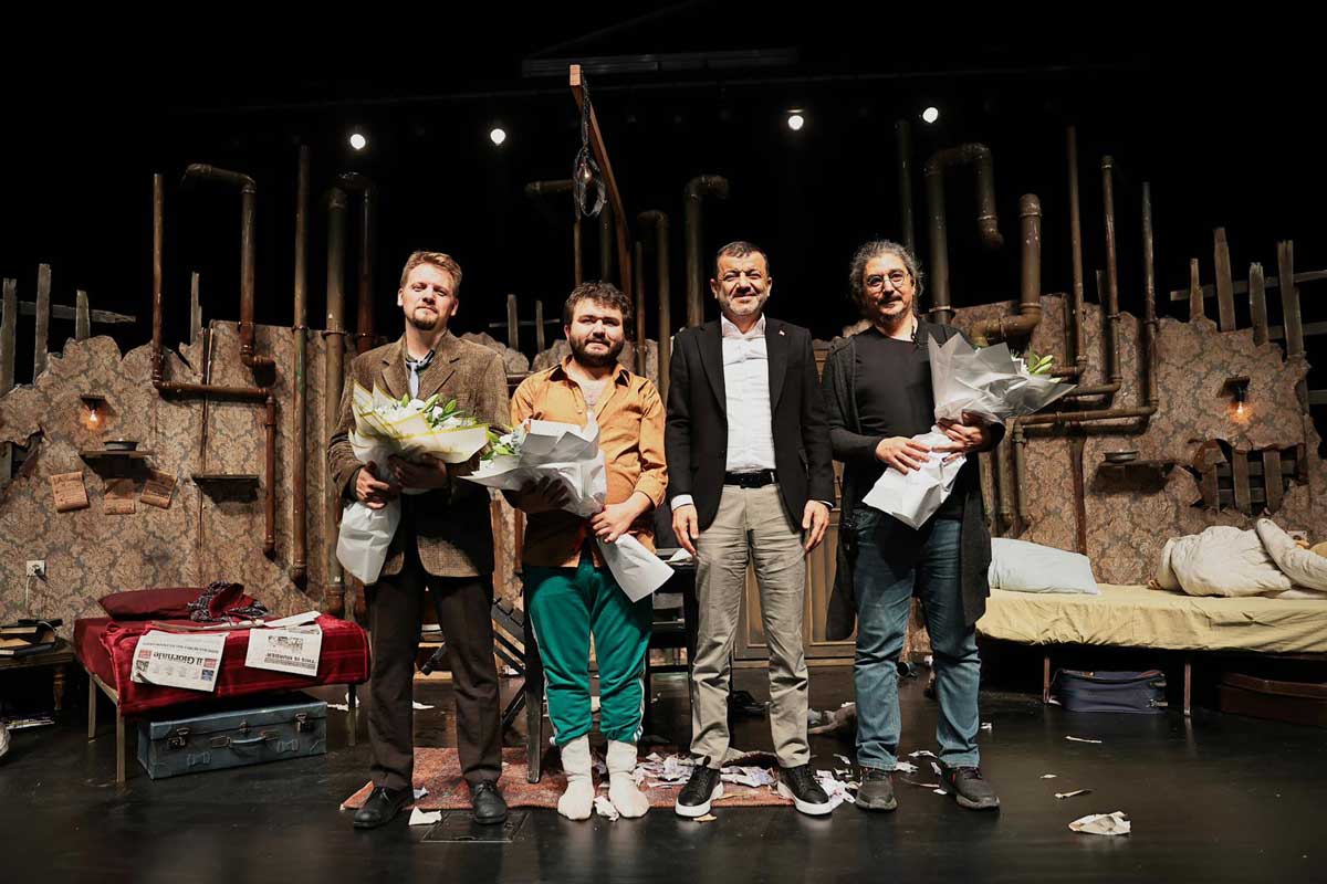 Denizli Sehir Tiyatrosu Sigintilar Tiyatro2