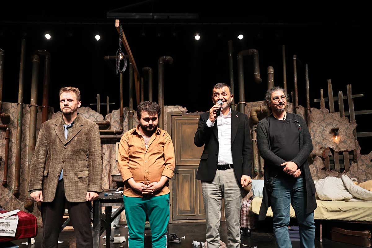 Denizli Sehir Tiyatrosu Sigintilar Tiyatro3