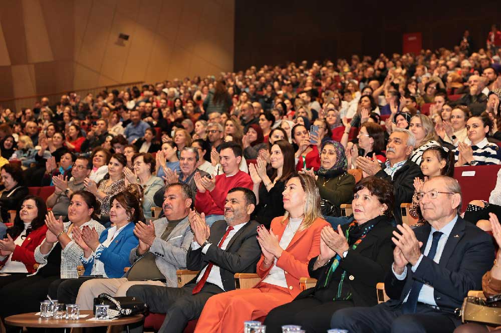 Denizlide Sanatcilar Ogretmenler Icin Sahne Aldi 3