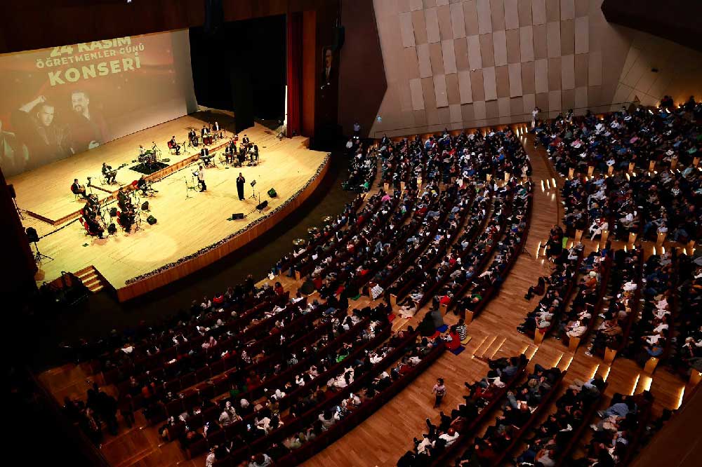 Denizlide Sanatcilar Ogretmenler Icin Sahne Aldi 4