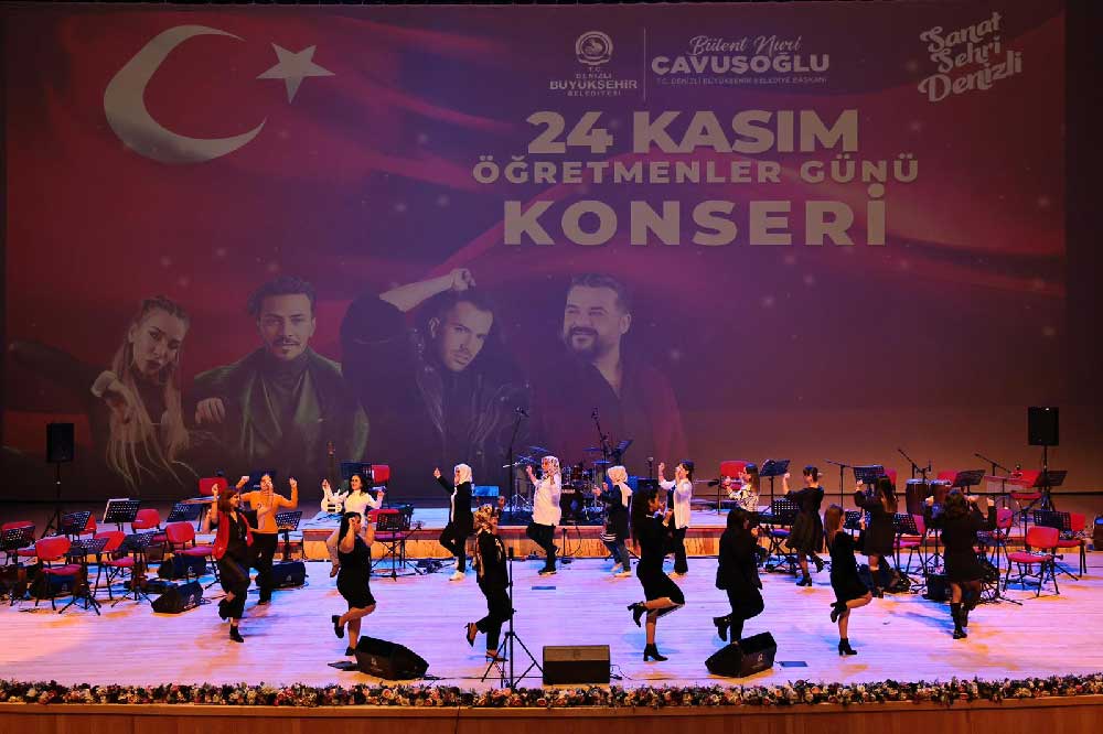 Denizlide Sanatcilar Ogretmenler Icin Sahne Aldi 5