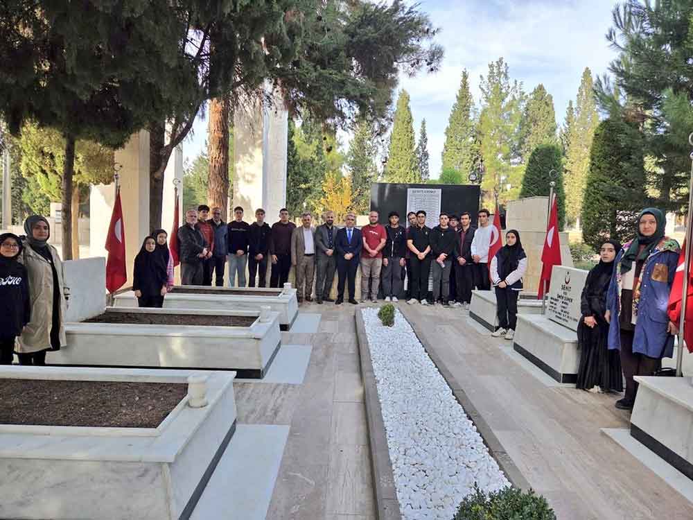 Denizlide Sehit Ogretmenler Dualarla Anildi 3