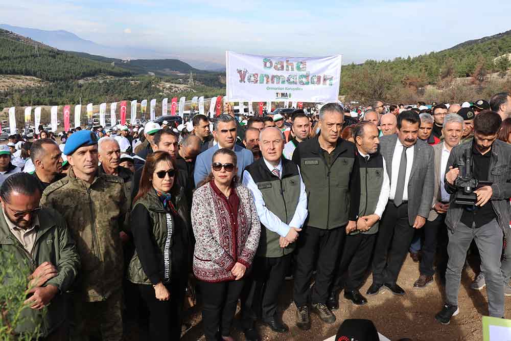 Denizlide Yanan Alanlarda Binlerce Fidan Toprakla Bulustu 3