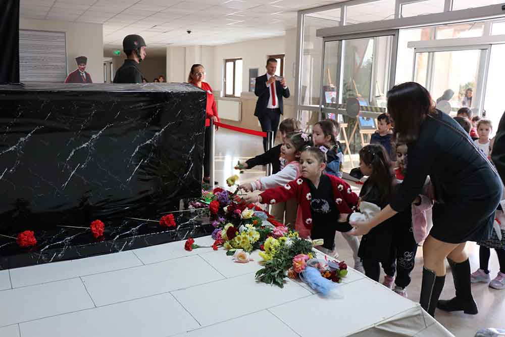 Denizlide Yasayan Ogrenciler Atasinin Huzuruna Cikti