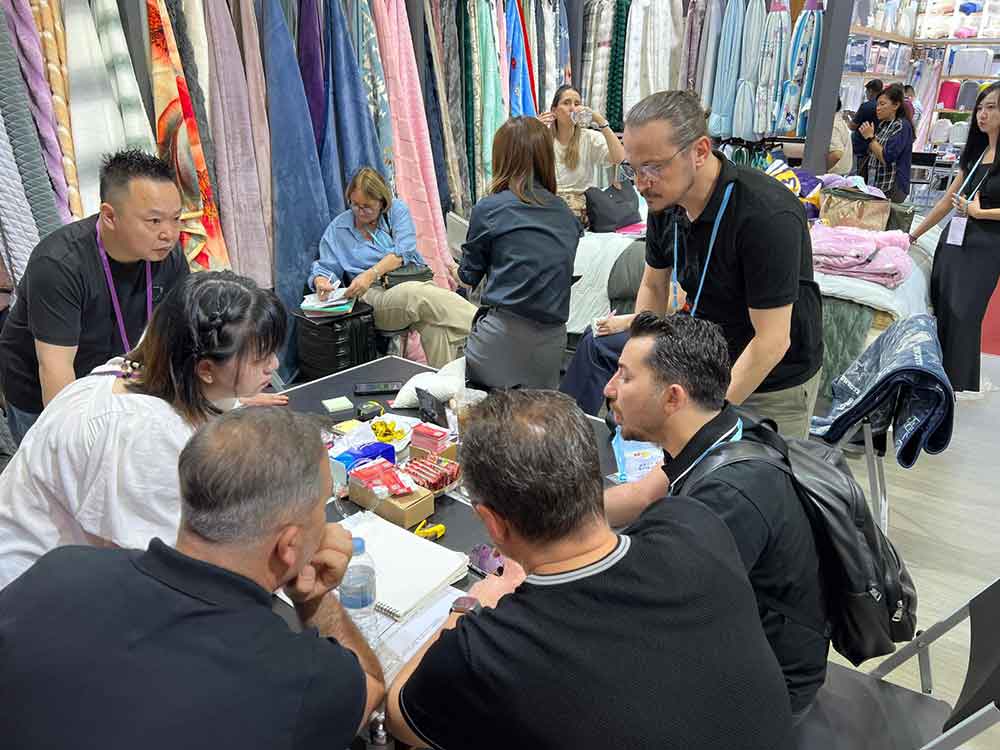 Denizliden 53 Kisilik Is Insanlari Heyeti Canton 2025 Fuarina Katildi 3