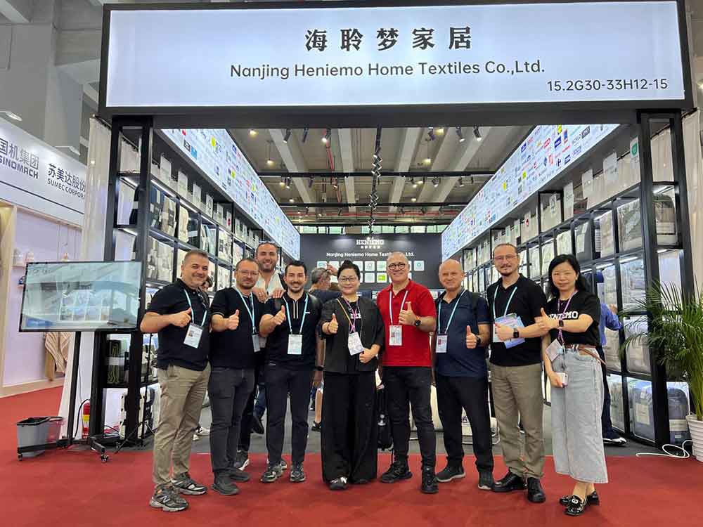 Denizliden 53 Kisilik Is Insanlari Heyeti Canton 2025 Fuarina Katildi