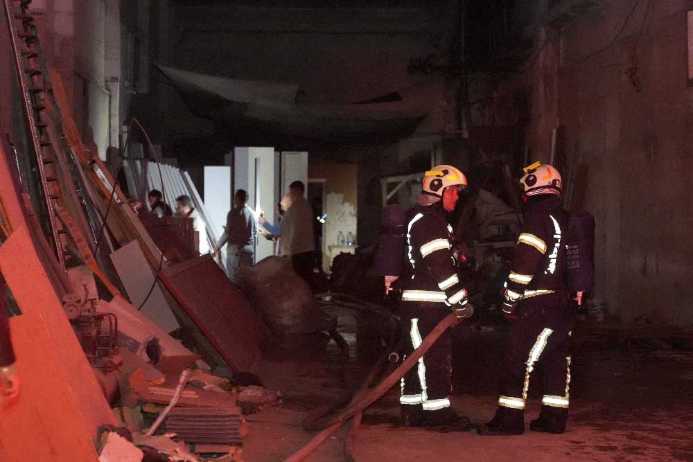 Fabrika Yerleskesinde Cikan Yanginda 6 Isyeri Zarar Gordu 1