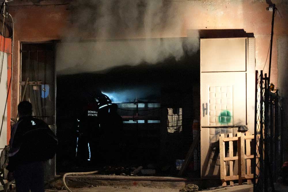 Fabrika Yerleskesinde Cikan Yanginda 6 Isyeri Zarar Gordu 2