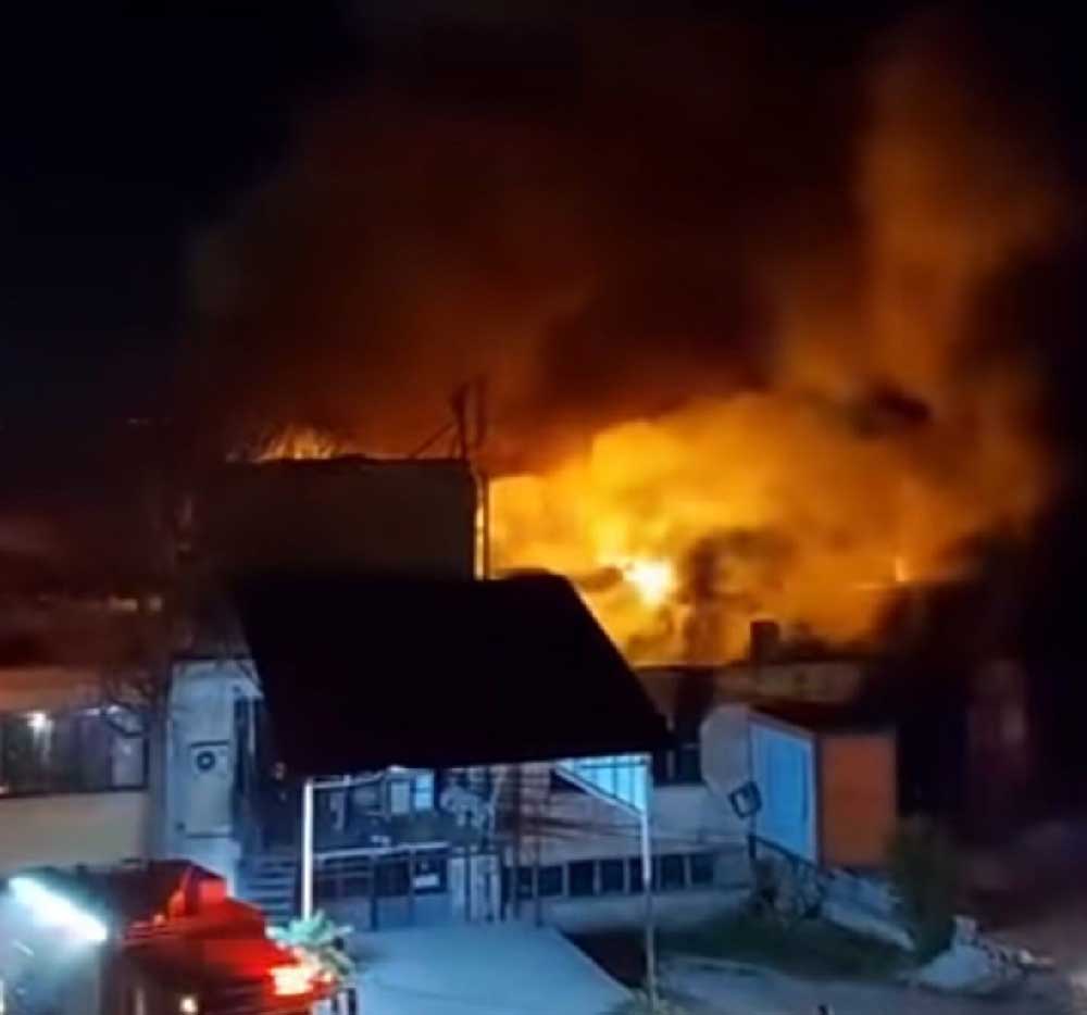 Fabrika Yerleskesinde Cikan Yanginda 6 Isyeri Zarar Gordu 4