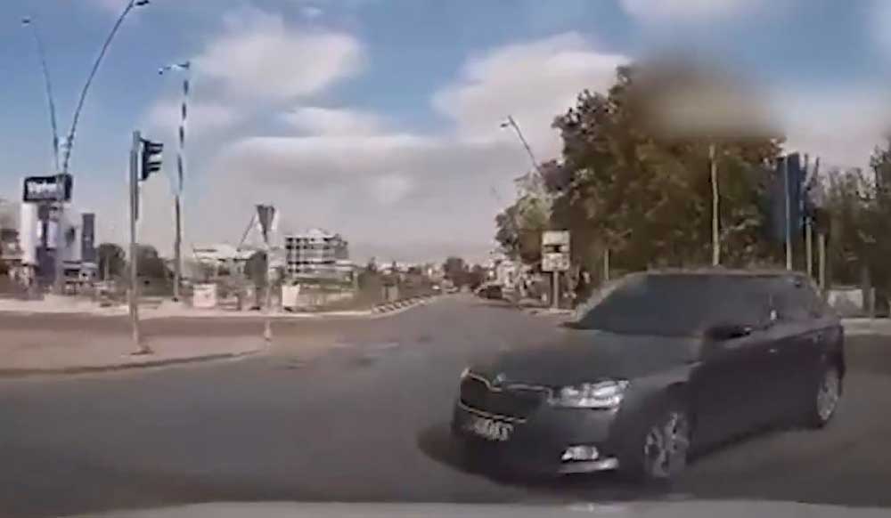 Kirmizi Isikta Gecen Otomobile 2 Bin 167 Tl Para Cezasi Kesildi 1