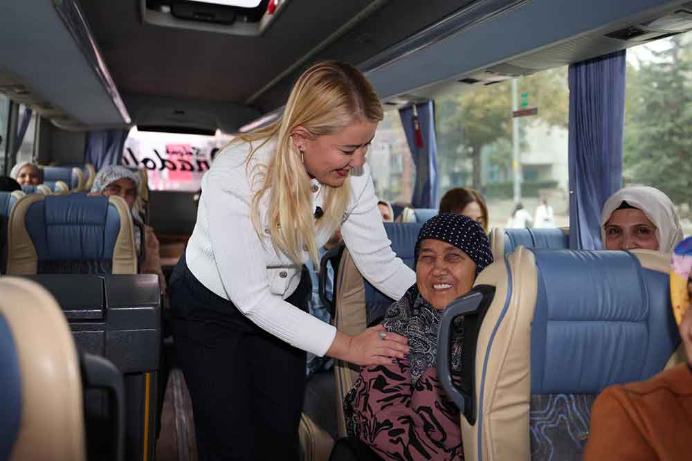 Merkezefendili Kadinlar Pamukkale Ve Kaklik Magarasini Geziyor 2